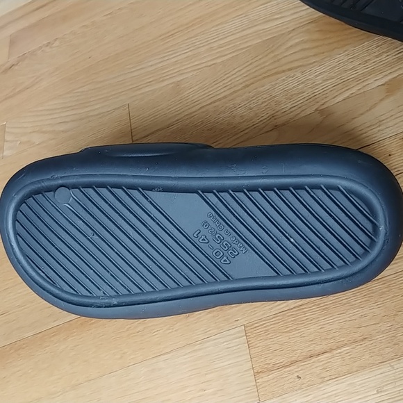 Puffy slide black, unisex size 10 like new - Picture 4 of 4